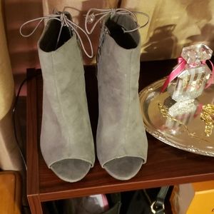 Size 8 open toe bootie heel